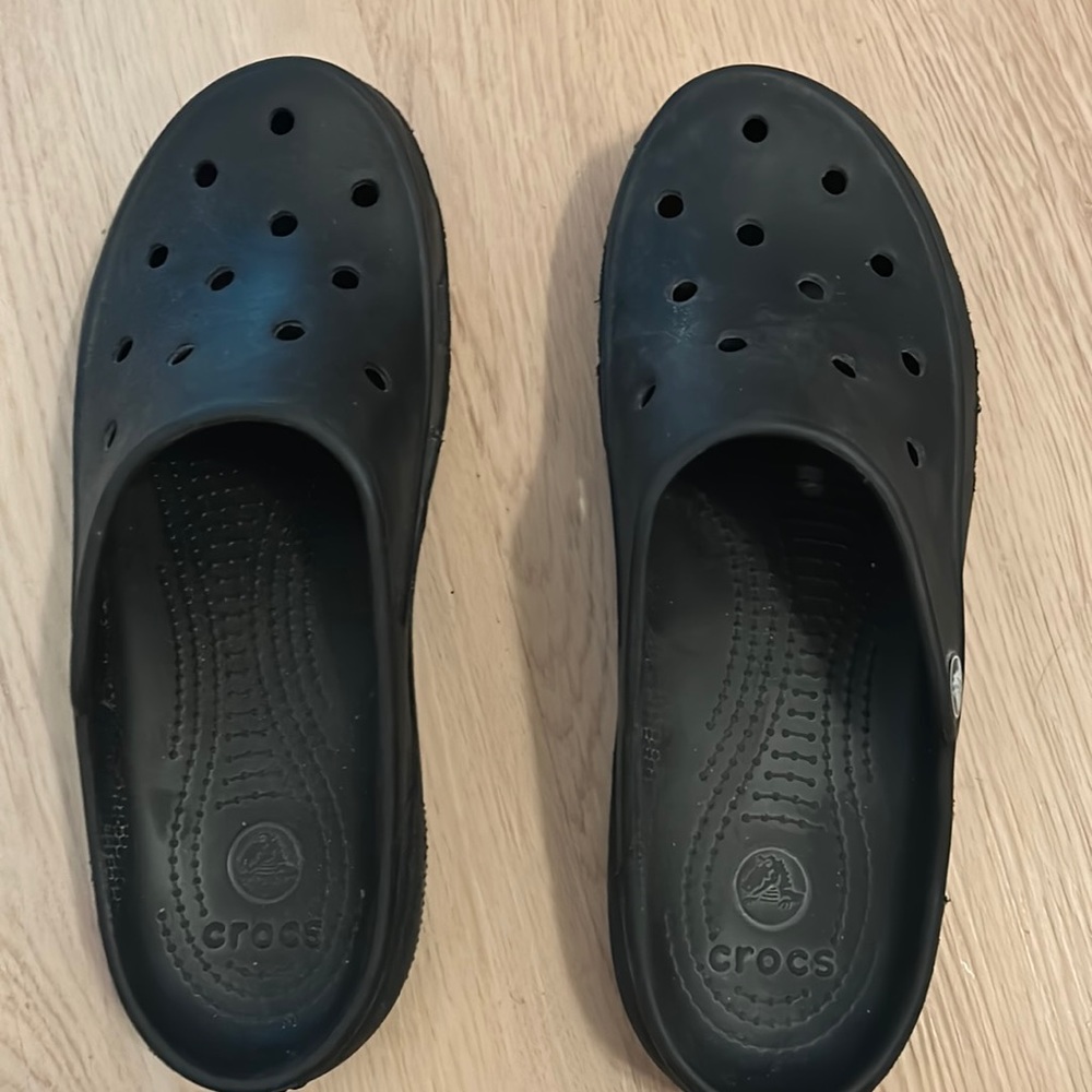 Never worn women’s Crocs with no back strap size 9